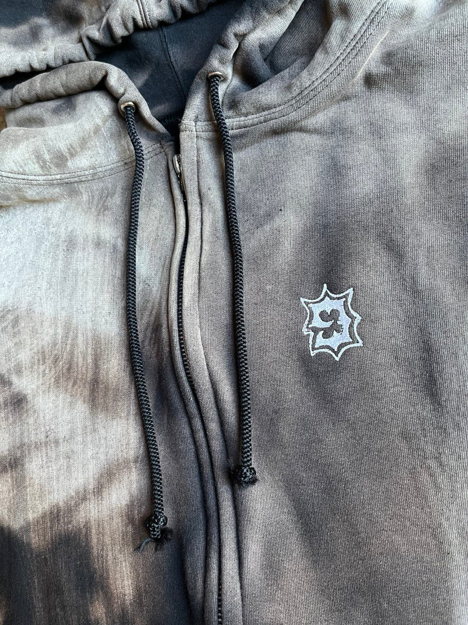 skull airbrush zip up
